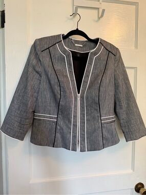 White House Black Market Gray Zip-Front Crop Blazer with White Piping